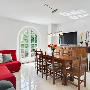 Flat With Private Parking And Netflix Apartment